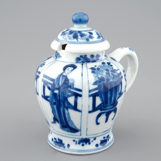Un moutardier en porcelaine de Chine bleu et blanc, Kangxi